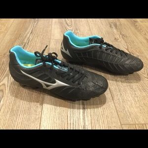 Unworn Mizuno soccer cleats, M 6.5, W 8